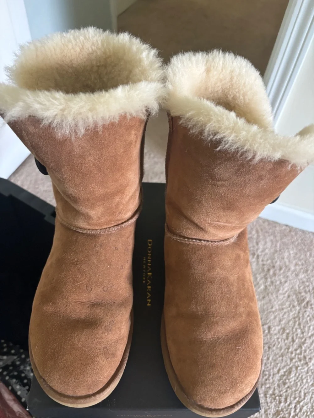 Authentic UGGS Bailey Buttons women’s Size 9